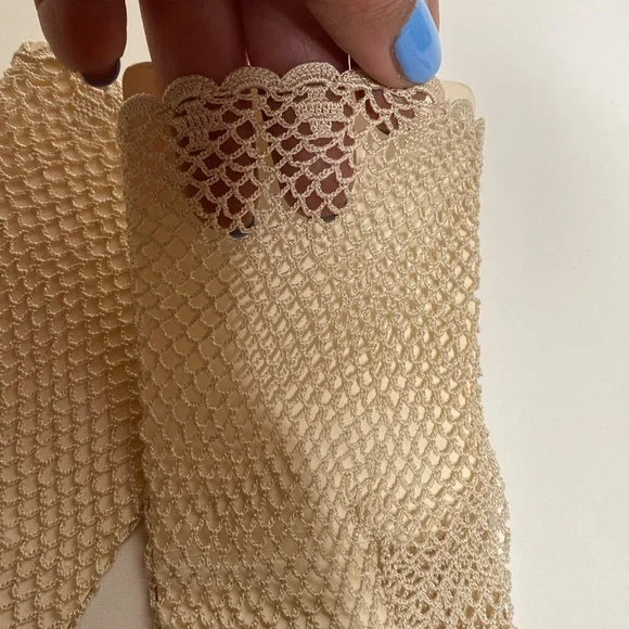 Vintage Crochet 1930’s-1940’s Gloves in Ivory - Picture 10 of 11